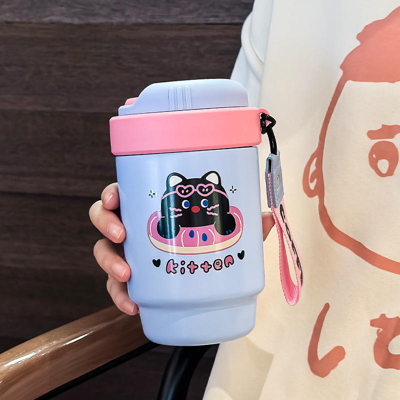 ห่วงยางว่ายน้ำลายลูกแมว