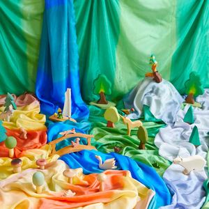 Écharpe en soie sensorielle dégradée 100x100 cm, tissu sensoriel, pièce de décoration murale créative pour chambre d'enfant - Product Image 4