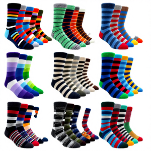 Calcetines de algodón transpirables para hombre, personalizados, divertidos, con diseño de arcoíris LEO, talla grande, casuales, con logo en el puño, para verano, deportes, uso diario y negocios. - Product Image 4