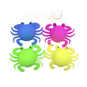 Jouet de bain en silicone souple en forme de crabe, animal marin flottant coloré, jouet sensoriel pour enfants, idéal pour la baignade et les jeux aquatiques, vente en gros - Product Image 5
