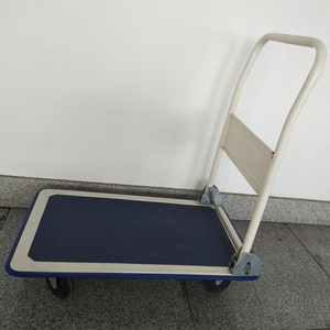 Carrito de empuje plegable de 660 libras, plataforma de mano con ruedas giratorias de 360 grados, carrito grande y plegable de alta resistencia - Product Image 1