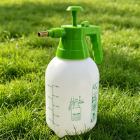 Pulverizador de Jardín Manual de Plástico Duradero con Boquilla de Latón Ajustable y Logotipo Personalizado, Rociador de Chorro y Niebla, 2 Litros, Venta al por Mayor