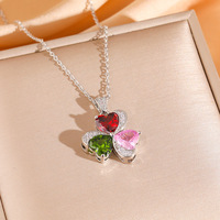 Nouvelle Collection : Parure Collier Pendentif et Boucles d'Oreilles Trèfle Cœur en Zircon Coloré pour Femme, en Acier Titane Plaqué Argent/Or, Légère, Idéale pour Mariage