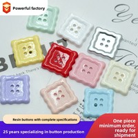 Bouton carré en résine écologique à quatre trous, coloré et personnalisé, lisse, pour vêtements, chaussures, chaussettes, vente en gros