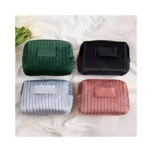 กระเป๋าเครื่องสำอางผ้าลูกฟูกสำหรับเดินทางกระเป๋าเครื่องสำอางกำมะหยี่แฟชั่นมีซิปปิดขนาดใหญ่ออกแบบได้ตามต้องการสำหรับ THK0273 - Product Image 6