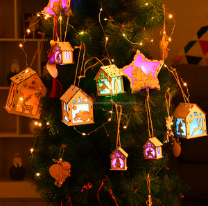 De árbol de Navidad colgante hecho a mano cabaña de madera regalo de Navidad decoración de luz para <span class=keywords><strong>los</strong></span> niños - Product Image 1