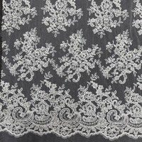 Tissu en dentelle de tulle blanc brodé de sequins floraux GCW-ACU120915 avec bord festonné pour robe de mariée