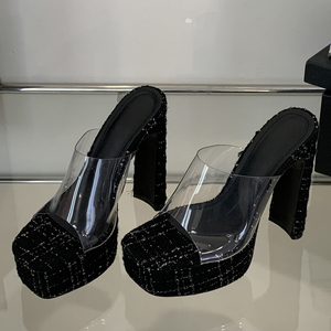 Sandales compensées à talons hauts pour femmes 2025 avec motif quadrillé et bande transparente antidérapante - Product Image 3