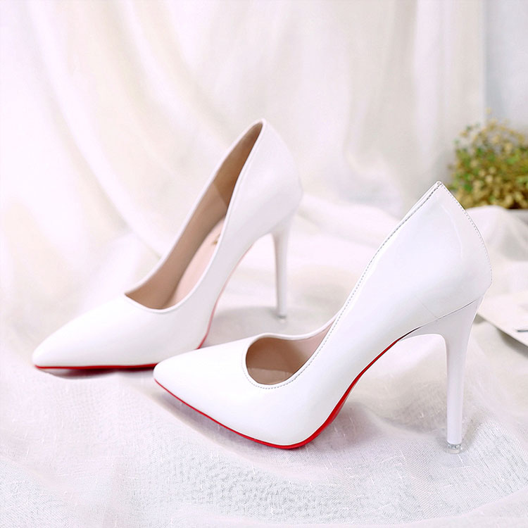 Louboutin pierde la exclusividad de las suelas rojas de sus zapatos |  Estilo | EL PAÍS
