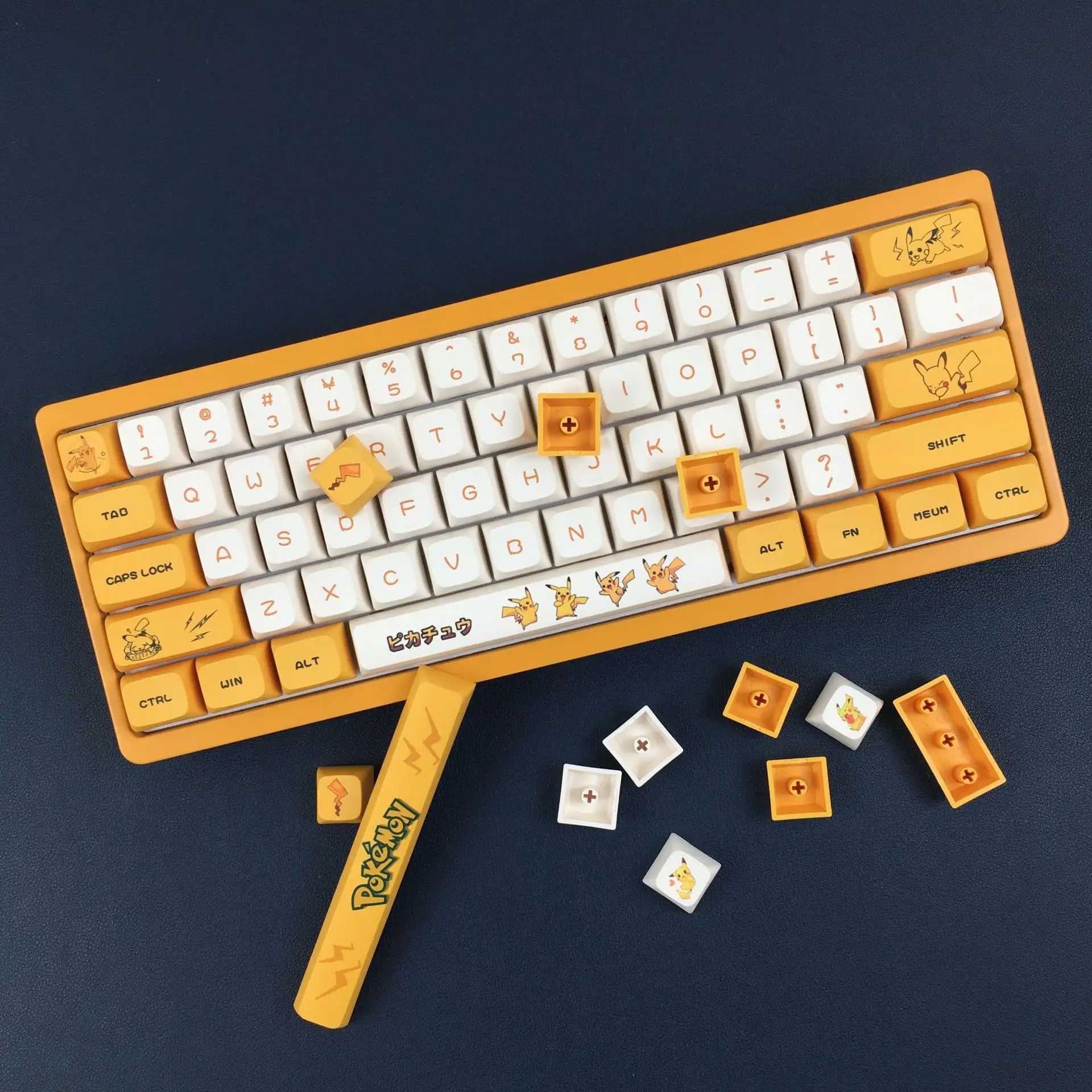 126 tuşları PBT boya-süblimasyon Keycaps XDA profil Pikachu karikatür sevimli Keycaps Gateron MX anahtarları için mekanik klavye