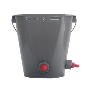 Secchio per l'alimentazione delle capre da 8 litri con <span class=keywords><strong>2</strong></span> tettarelle per attrezzature da allevamento lattiero-caseario - Product Image 1