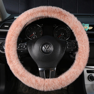 Meilleures ventes - Housse de volant de <span class=keywords><strong>voiture</strong></span> en peluche de luxe 38 cm, douce, chaude pour l'hiver, antidérapante, universelle pour Nissan et Mazda, logo personnalisé - Product Image 1