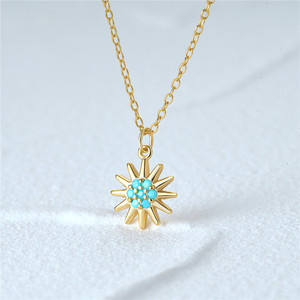 Collar con Colgante Redondo de Plata de Ley 925 con Turquesa y Oro de 18K, Diseño de Mariposa y Girasol, para Mujer, Marca CANNER - Product Image 1
