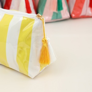 Bolsa de Cosméticos de PVC Brillante con Rayas, Bolsa de Aseo Transparente para Playa, Viajes de Verano, Bolsa de Almacenamiento Transparente para Artículos de Aseo - Product Image 4