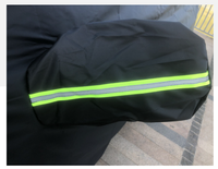 Housse de voiture imperméable, protégée contre les UV, en tissu épais avec des matériaux Oxford, plastique et PE pour une utilisation en extérieur