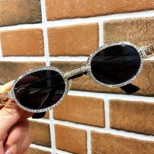 Lunettes de soleil rondes colorées de luxe rétro à la mode, petites lunettes de soleil en strass pour femmes, lunettes de soleil steampunk en diamant - Product Image 4