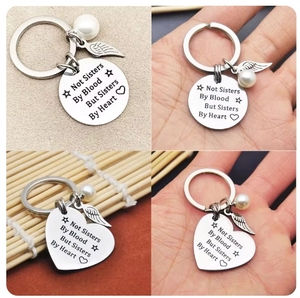 Porte-clés sœur en métal Art déco, design rond, cadeau de Noël et d'anniversaire pour les amies et les sœurs - Product Image 2