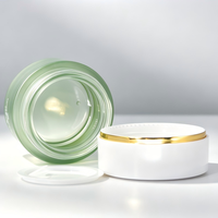 50g Umweltfreundliches Recycelbares Mattiertes Grünes Glas-Cremetiegel Luxuriöser Kosmetikbehälter Weißer PP-Deckel Gold-Dekorring OEM