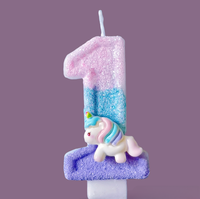 Bougies d'anniversaire en forme de licorne macaron sans fumée et écologiques pour la décoration de la table de dessert lors d'une fête d'anniversaire familiale
