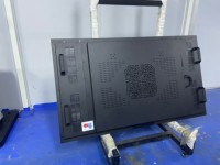 Affichage numérique LCD haute luminosité 3000 nits lisible en plein soleil, sur pied ou suspendu pour vitrine de promotion en magasin de détail