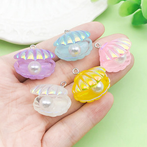 Colgantes de resina con forma de concha marina, dijes de perlas iridiscentes para hacer joyería DIY, accesorios unisex para uso diario - Product Image 2