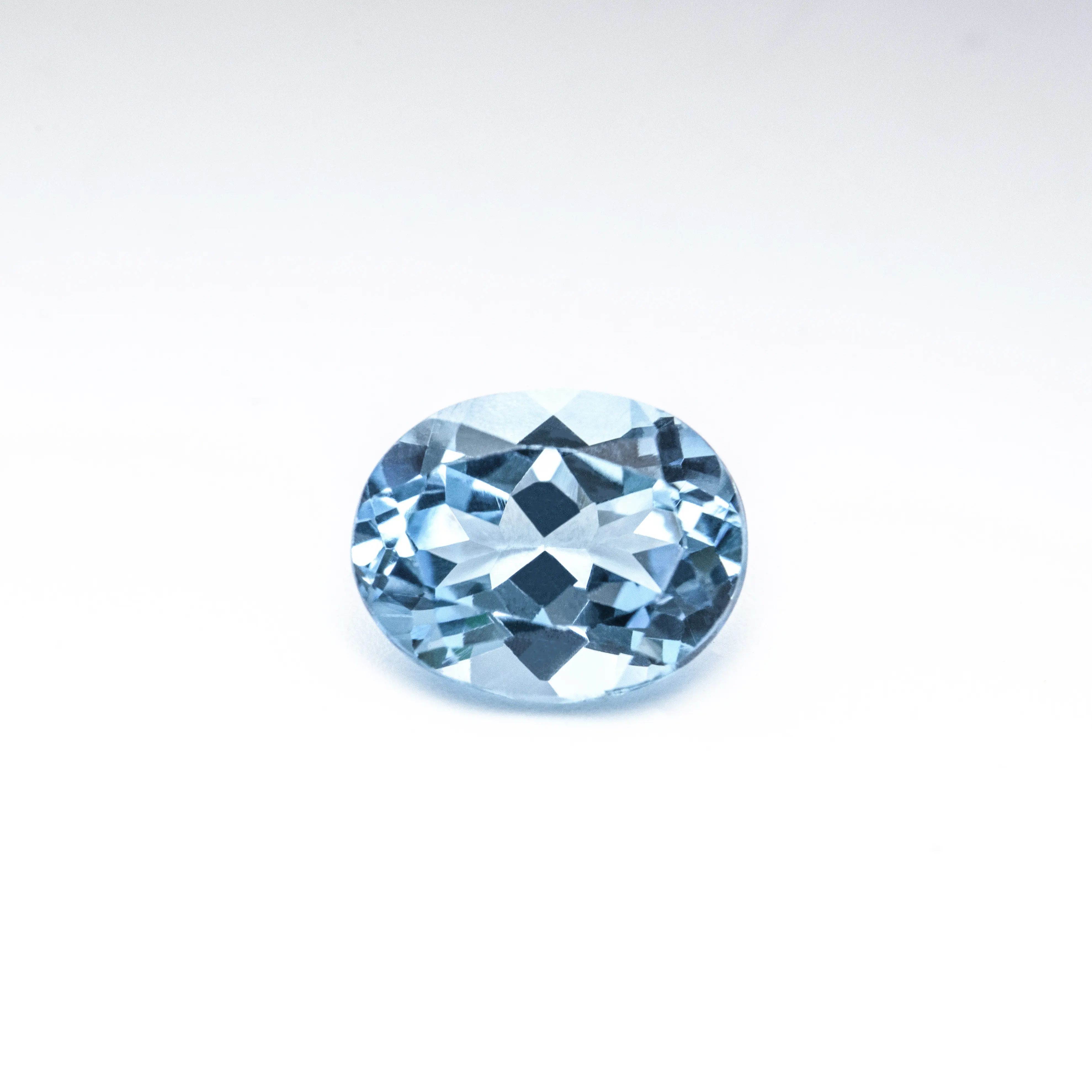 Finest Natural Genuine Gemstone Oval Forma Sky topázio azul Fornecedor Gems espumantes da terra