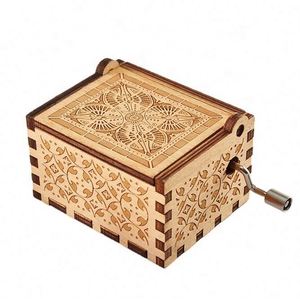 Boîte à musique vintage en bois - Boîte à musique en bois gravée au laser - Cadeaux pour anniversaire, Noël et la Saint-Valentin - Product Image 1