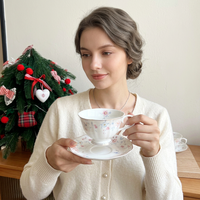 Ensemble tasse et soucoupe à café en porcelaine vintage de luxe rétro, motif floral, style français, bordure dorée, 230 ml, carton