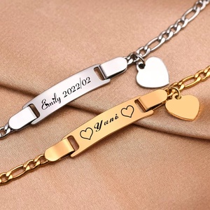 Bracelet à breloques <span class=keywords><strong>en</strong></span> chaîne à maillons avec barre gravée personnalisée pour bébé et enfant, <span class=keywords><strong>en</strong></span> acier inoxydable plaqué <span class=keywords><strong>or</strong></span> 18 carats - Product Image 3