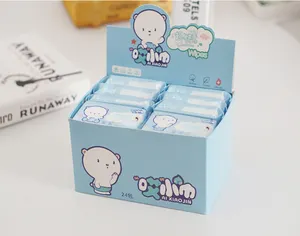 Mini lingettes humides nettoyage naturel doux et personnalisé pour bébé et usage domestique parfum non tissé tissu humide emballé dans une boîte