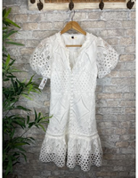 Robe en dentelle crochet blanche pour femme, manches courtes, coupe trapèze, longueur midi, idéale pour l'été et les vacances, marque privée