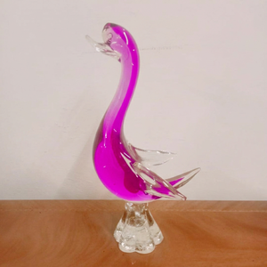 Figura de Pato de Vidrio Soplado a Mano, Color Rosa, Escultura de Animal, Arte Decorativo de Pascua, Hecho de Vidrio, Artesanía Hecha a Mano de Rajasthan - Product Image 1
