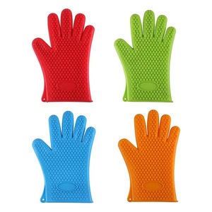 Gants de four en silicone résistants à la chaleur, rouges, pour une utilisation en cuisine - Product Image 3