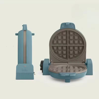 Machine à gaufres et à sandwichs électrique compacte bleue avec revêtement antiadhésif, boîtier rond en plastique, plateau à miettes amovible pour un usage domestique