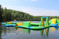 Parc aquatique gonflable géant en plein air, parcours d'obstacles aquatiques gonflable, jeux de parc aquatique flottant pour lac