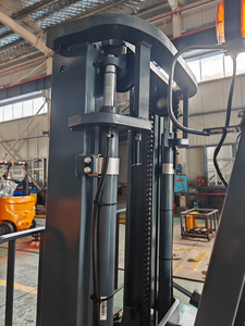 Chariot élévateur diesel Xingzhou 5-7 tonnes 4x4 avec cabine FOPS/ROPS, pneus pleins et mât à deux/trois étages pour ateliers et matériaux de construction - Product Image 2