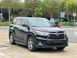 Toyota Highlander <span class=keywords><strong>d</strong></span>'<span class=keywords><strong>Occasion</strong></span> 2011-2015 à <span class=keywords><strong>Prix</strong></span> Abordable, Véhicule Essence avec Pneus R18, Traction Avant, Sièges en Tissu, Intérieur Sombre pour Adultes - Product Image 3