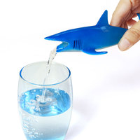 PVC creux dauphin requin rempli boisson à l'intérieur de l'océan animal jouet