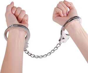 Juguete de imitación de moda para niños, <span class=keywords><strong>esposas</strong></span> electrochapadas para fiestas y juegos de rol, incluye equipo de bondage para mujeres, compra al por mayor - Product Image 4