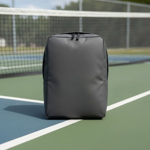Sac à dos de pickleball en tissu balistique recyclé, capacité 1 raquette, finition mate, logo personnalisé, vente en gros, sac à dos pour raquettes de tennis et de padel - Product Image 3