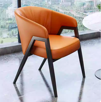 Chaise de salle à manger moderne rembourrée avec accoudoirs, dossier ouvert en forme de barillet, siège en cuir PU, pieds en métal pour la maison, le bureau et les salles à manger d'hôtel