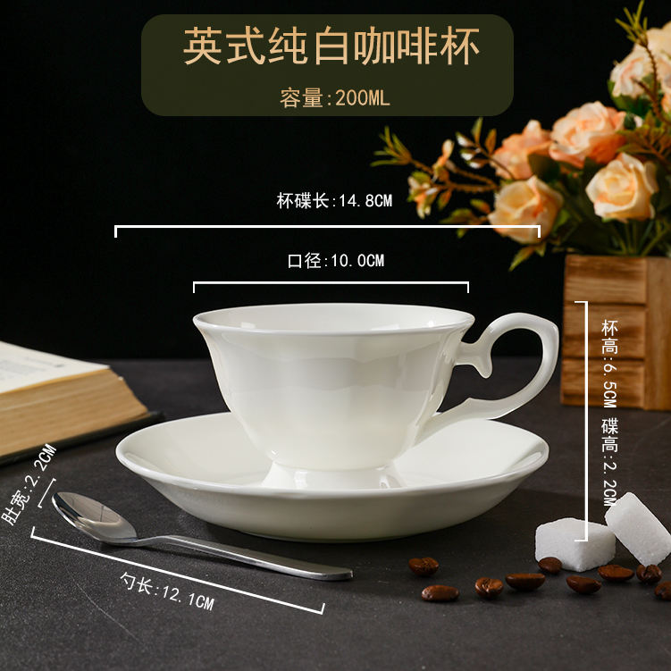 Tasses et soucoupes à café anglais