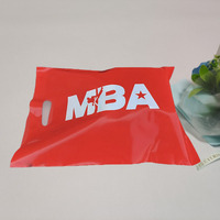 Sac en plastique écologique personnalisé découpé avec logo Sac d'emballage en plastique avec poignée pour vêtements