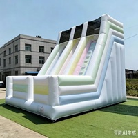 Toboggan gonflable commercial en PVC Macaron avec mur d'escalade, station combinée gonflable pastel pour location événementielle et boutiques