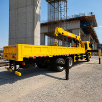 Promotion : Grue de camion 10 tonnes sur châssis Dongfeng, flèche télescopique 5 sections, grue montée sur camion durable pour le secteur de la location