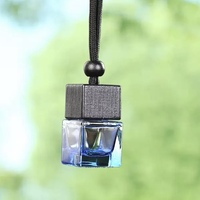 Diffuseur de parfum pour voiture personnalisé et coloré, flacon en verre carré transparent avec couvercle en bois