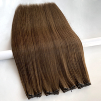 Extensions de cheveux Genius Weft, cheveux humains 100% naturels, cuticules alignées, double trame, qualité européenne.