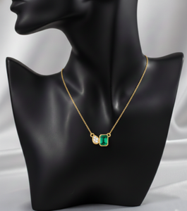 Collier pendentif tendance en or 14 carats Sarvottam certifié Toi-et-Moi avec émeraude naturelle et diamants ronds - Product Image 1