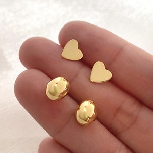 Petites boucles d'oreilles clous plaquées or 18 carats, résistantes à l'eau, pour femmes - Product Image 2