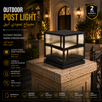 Lampe de poteau extérieure moderne avec panneaux de verre côtelés superposés pour l'éclairage paysager